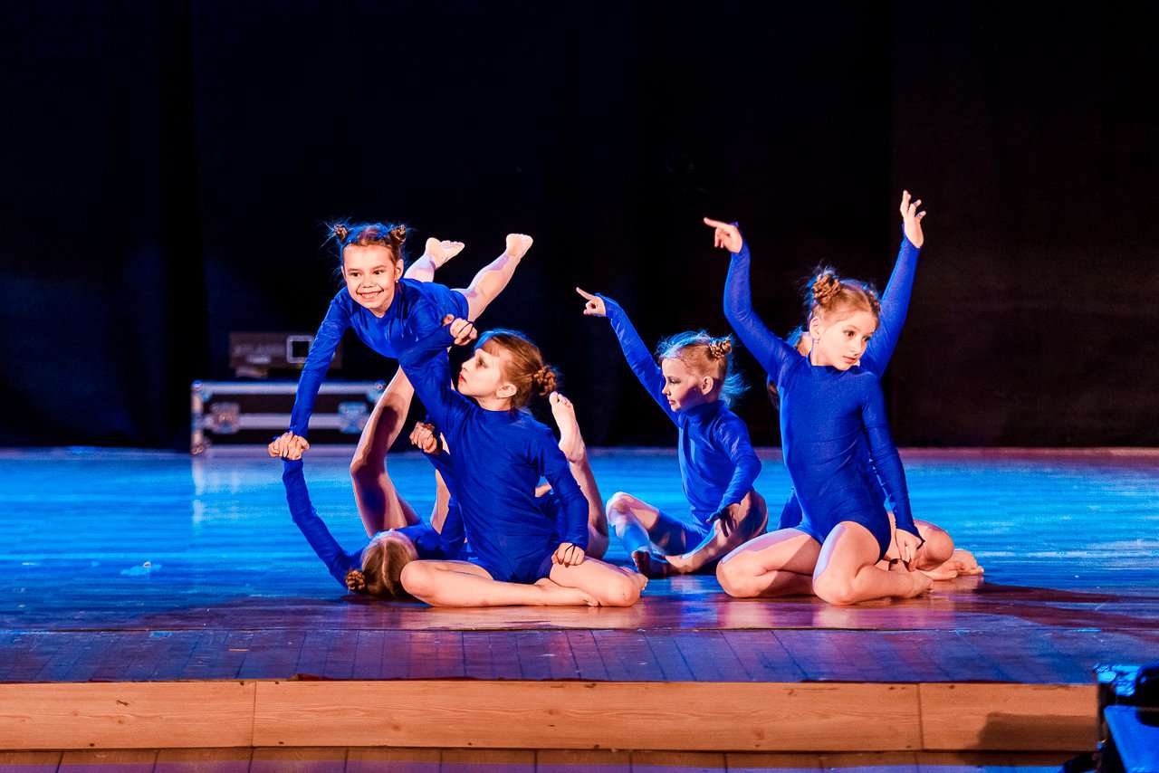 Детские танцы соревнования. Студия танца для детей. Танцы для детей СПБ. Школа танца карамель. Школа танцев для детей.